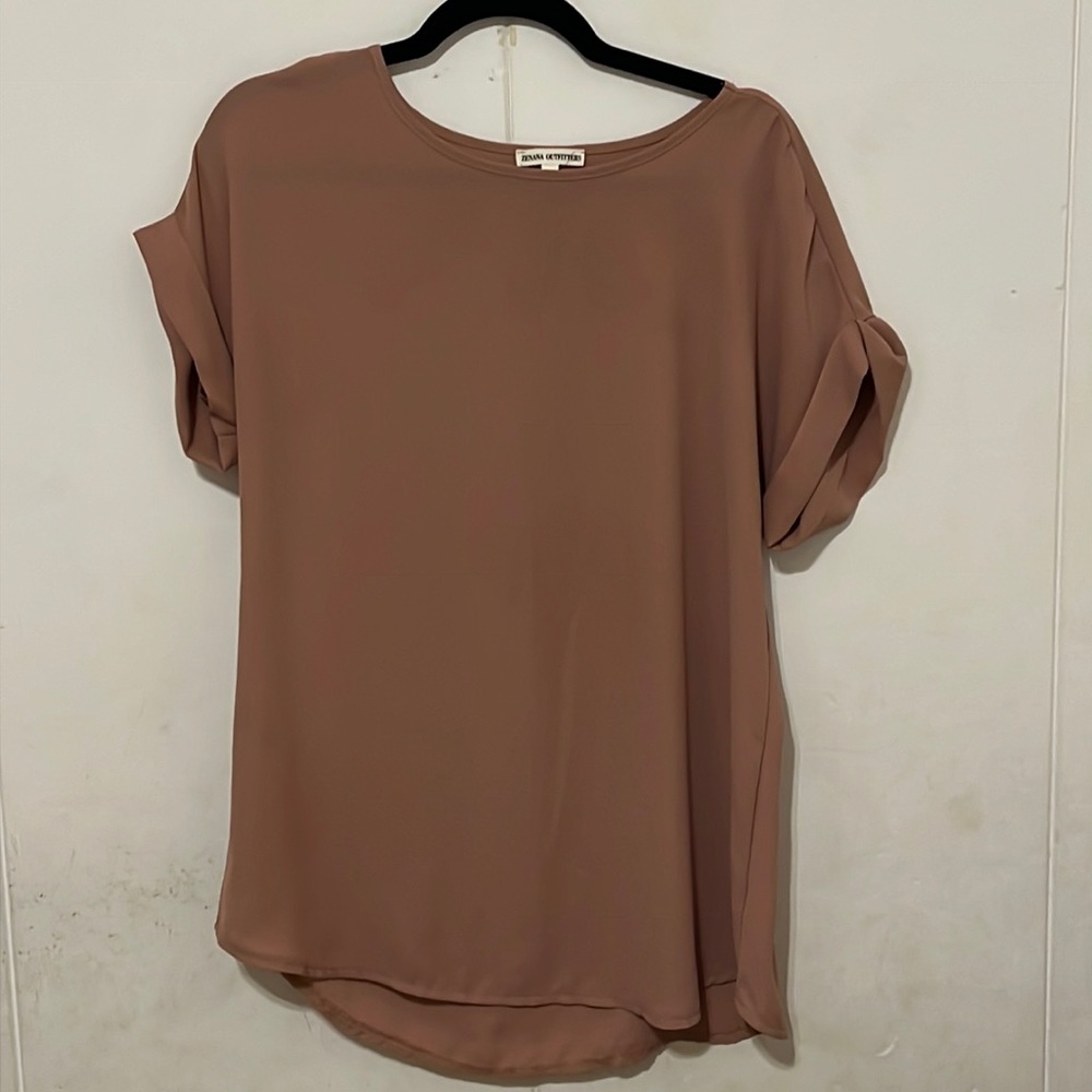 Mocha colored women’s short sleeve blouse. Size M